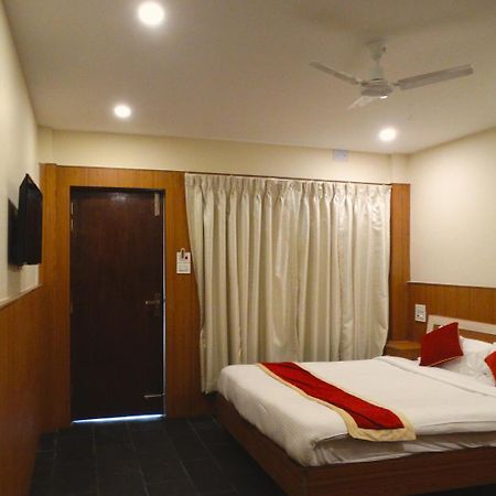 Rhino Land Jungle Lodge Sauraha Extérieur photo