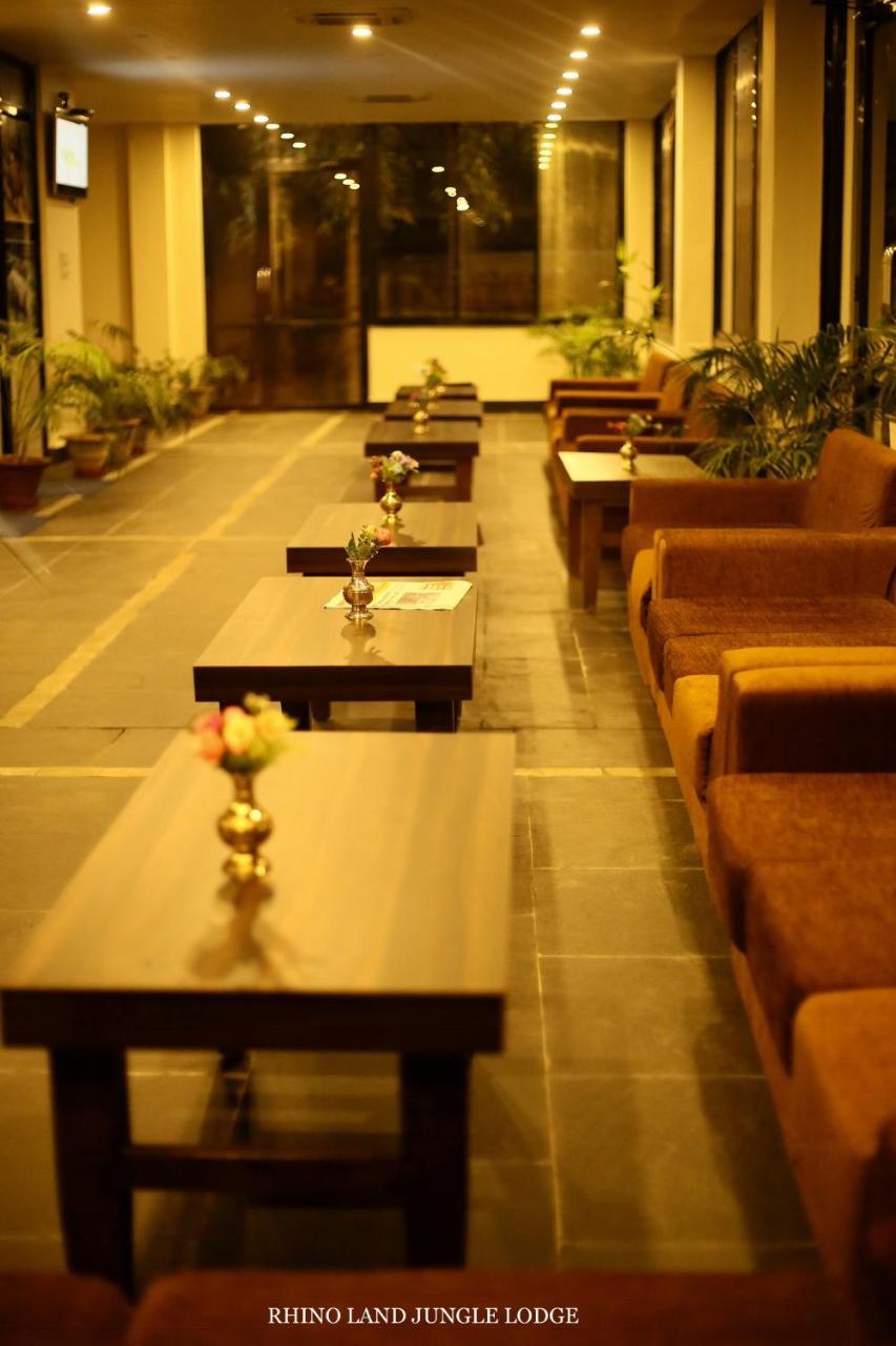 Rhino Land Jungle Lodge Sauraha Extérieur photo