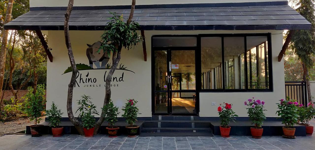 Rhino Land Jungle Lodge Sauraha Extérieur photo