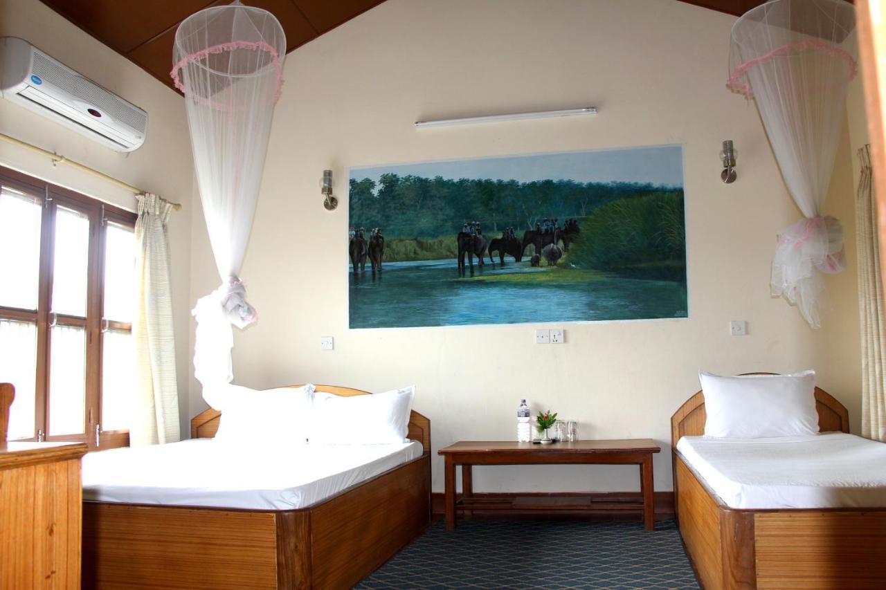 Rhino Land Jungle Lodge Sauraha Extérieur photo